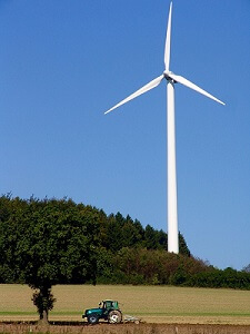 Eolienne dans un champ
